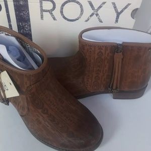 Roxy ankle boots size 6.5 new